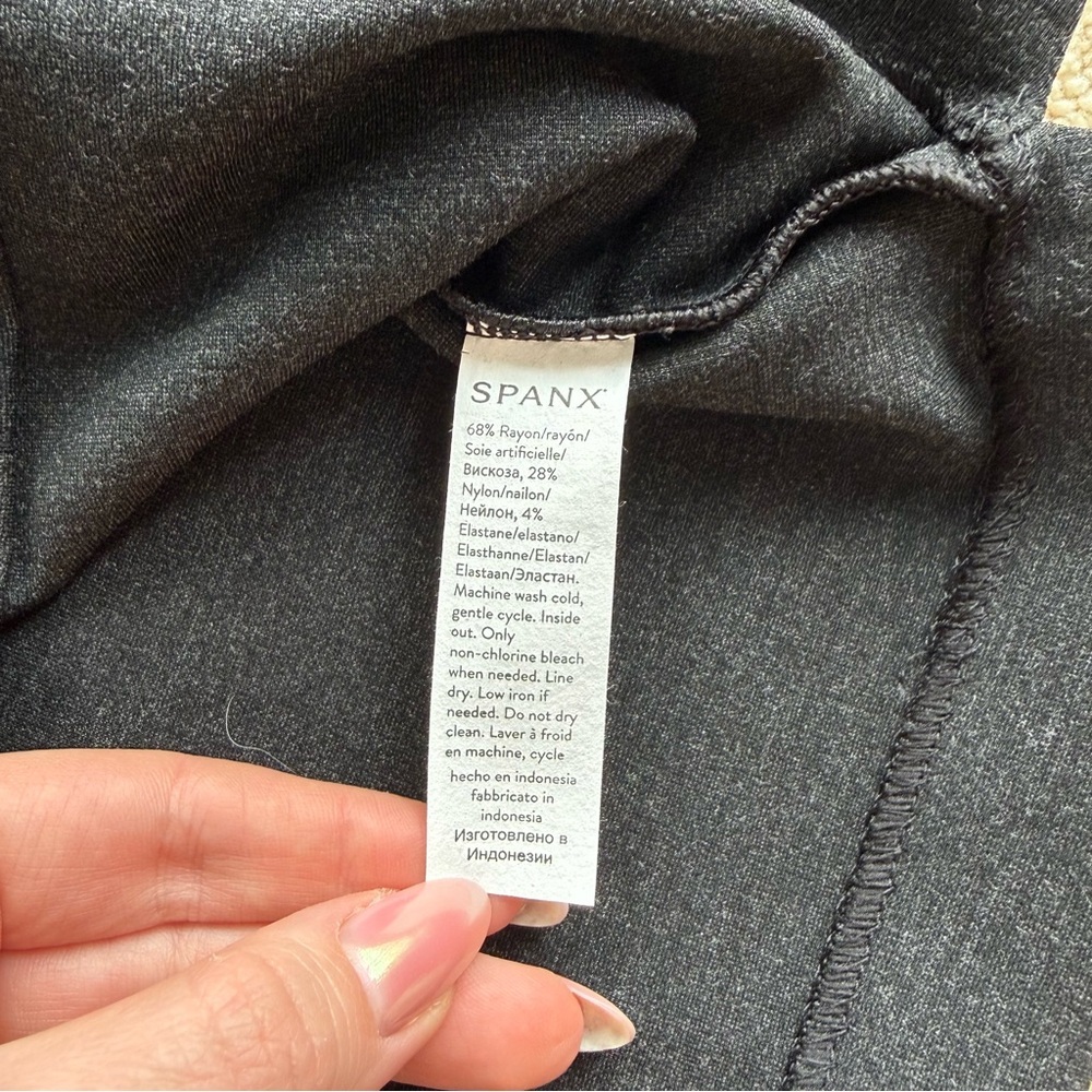 SPANX Black Structured Short Sleeve Top Size M - Picture 3 of 4